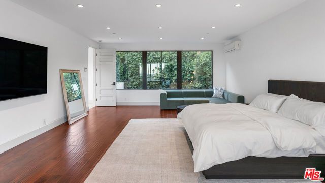 7801 Hillside Avenue, Los Angeles, CA 90046