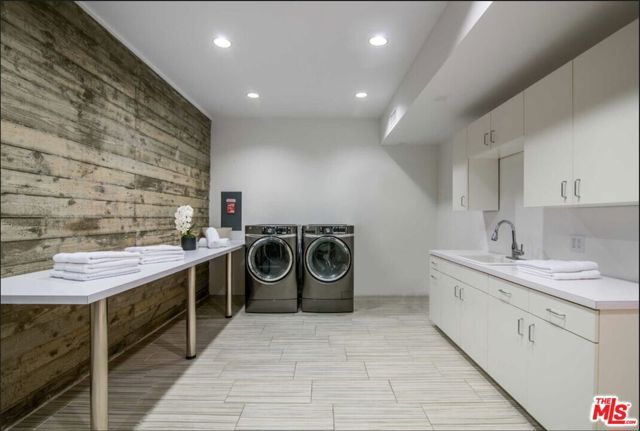 7801 Hillside Avenue, Los Angeles, CA 90046