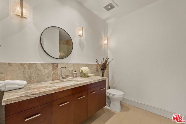 7801 Hillside Avenue, Los Angeles, CA 90046