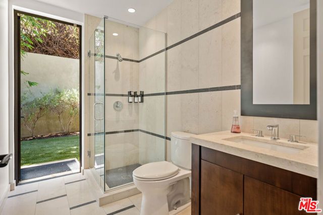 7801 Hillside Avenue, Los Angeles, CA 90046