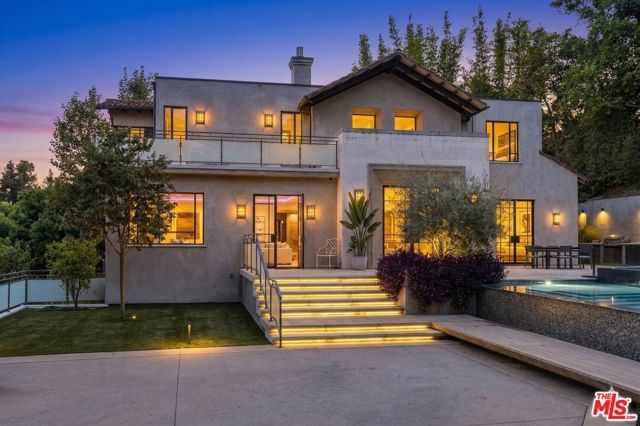 7801 Hillside Avenue, Los Angeles, CA 90046