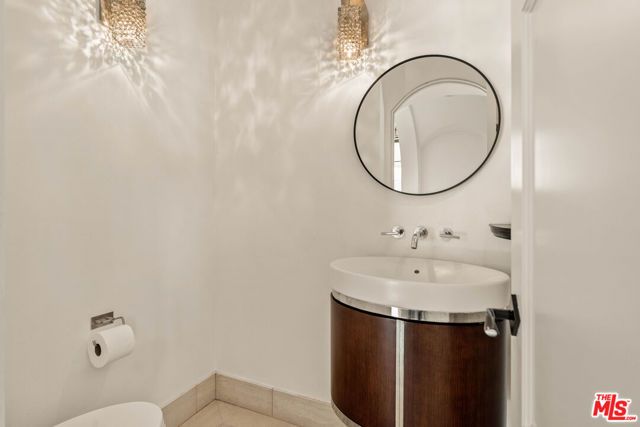 7801 Hillside Avenue, Los Angeles, CA 90046