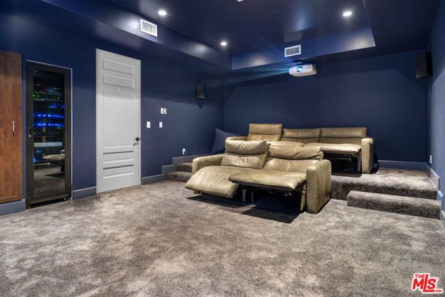 7801 Hillside Avenue, Los Angeles, CA 90046