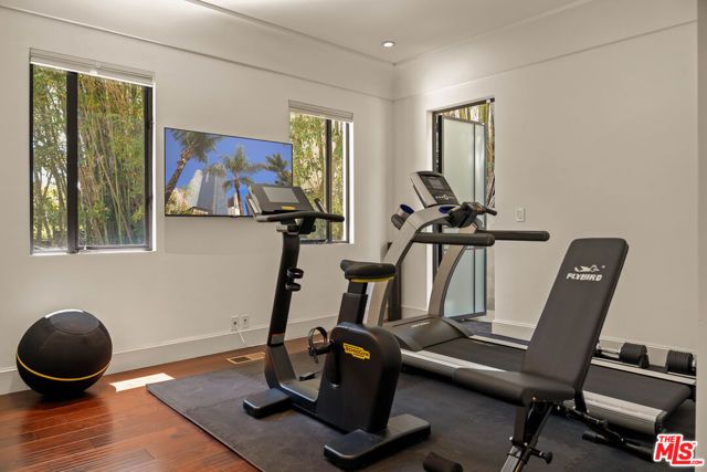 7801 Hillside Avenue, Los Angeles, CA 90046