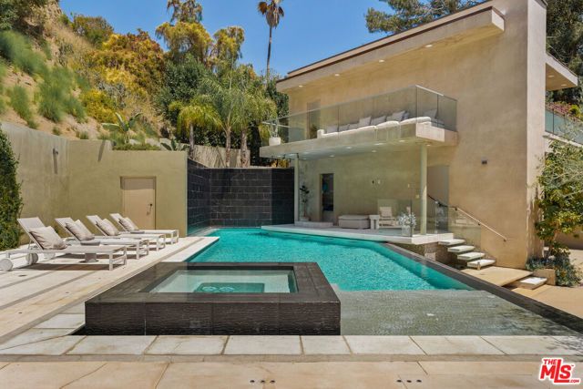 7801 Hillside Avenue, Los Angeles, CA 90046