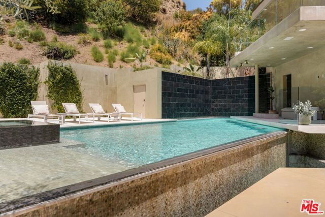 7801 Hillside Avenue, Los Angeles, CA 90046