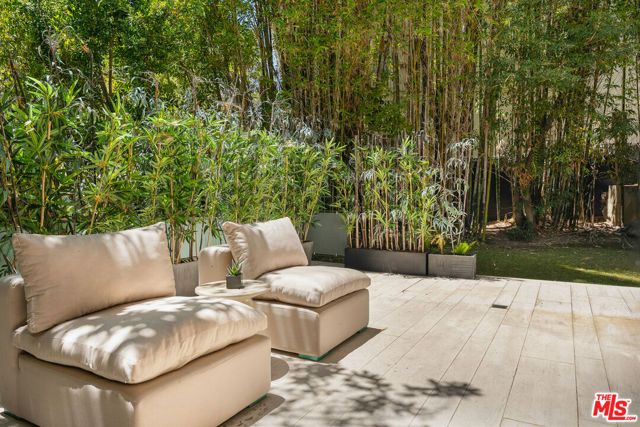 7801 Hillside Avenue, Los Angeles, CA 90046