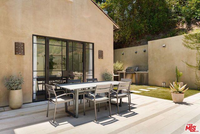 7801 Hillside Avenue, Los Angeles, CA 90046