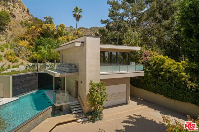 7801 Hillside Avenue, Los Angeles, CA 90046