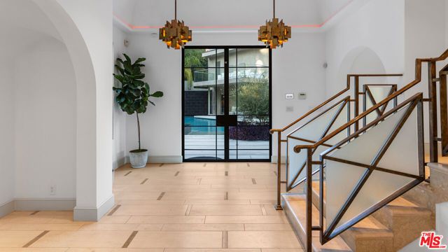 7801 Hillside Avenue, Los Angeles, CA 90046