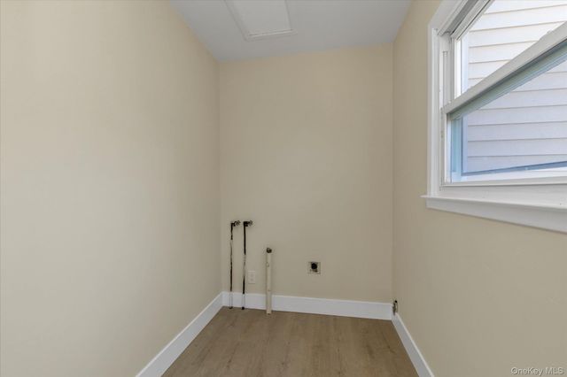 241 Phyllis Drive, Lindenhurst, NY 11757