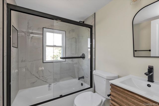 241 Phyllis Drive, Lindenhurst, NY 11757
