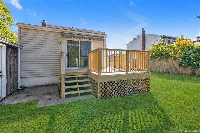 241 Phyllis Drive, Lindenhurst, NY 11757