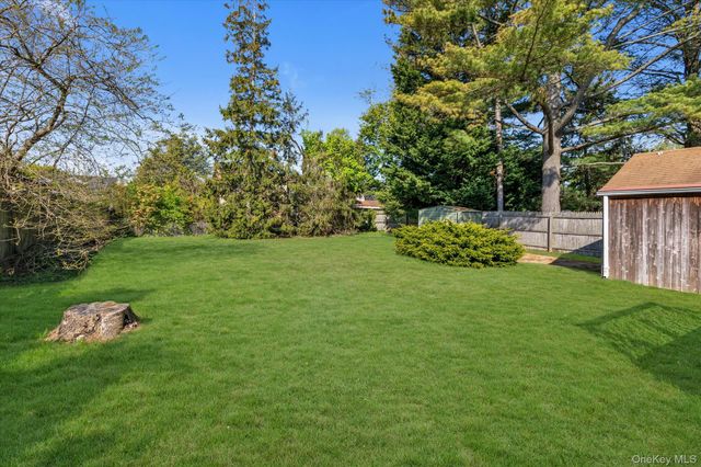 241 Phyllis Drive, Lindenhurst, NY 11757