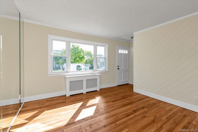 241 Phyllis Drive, Lindenhurst, NY 11757