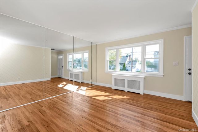241 Phyllis Drive, Lindenhurst, NY 11757
