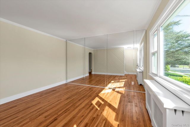 241 Phyllis Drive, Lindenhurst, NY 11757
