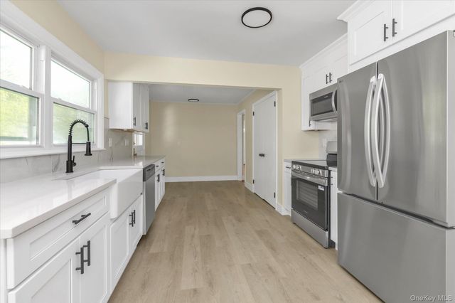 241 Phyllis Drive, Lindenhurst, NY 11757