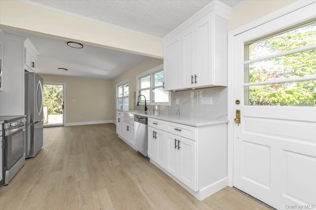 241 Phyllis Drive, Lindenhurst, NY 11757