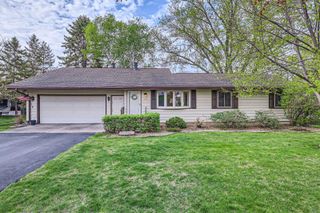 792 Gramsie Road, Shoreview, MN 55126