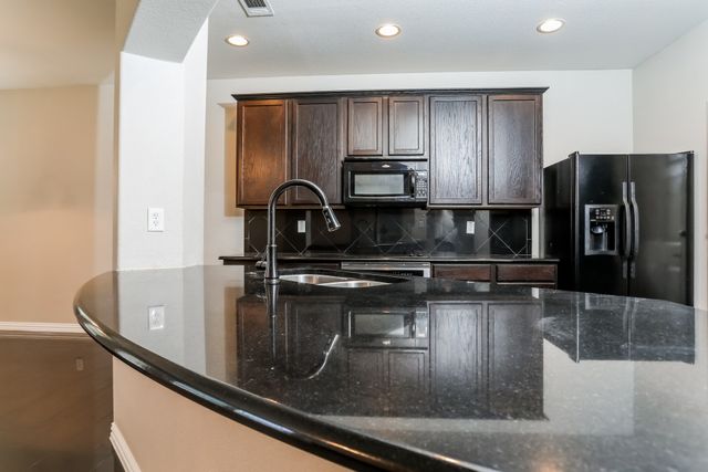 1209 Wentwood Drive, Desoto, TX 75115