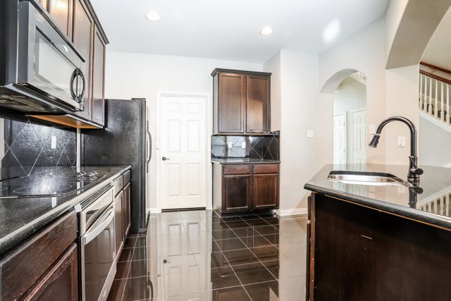 1209 Wentwood Drive, Desoto, TX 75115