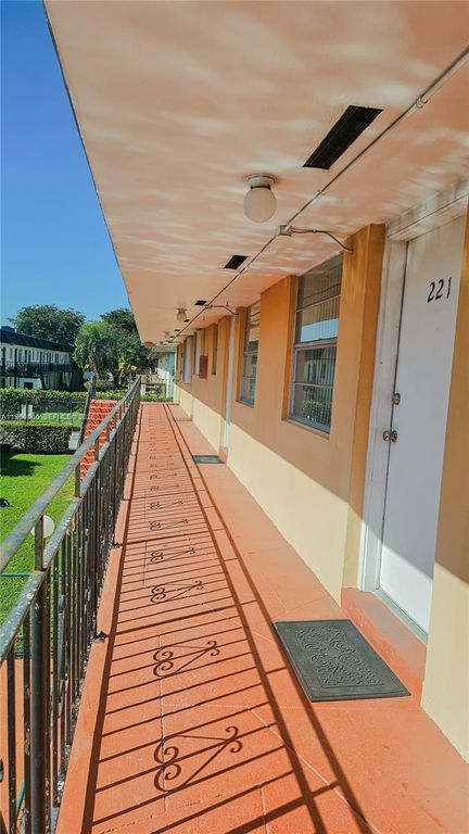 3800 SW 102nd Ave 221, Miami, FL 33165