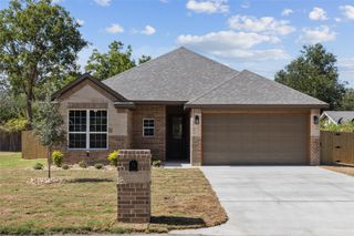 605 Madison Street, Cleburne, TX 76033