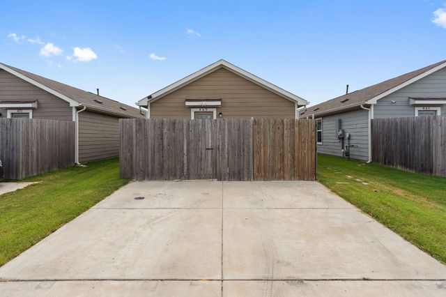 465 Corsair Way, Ferris, TX 75125