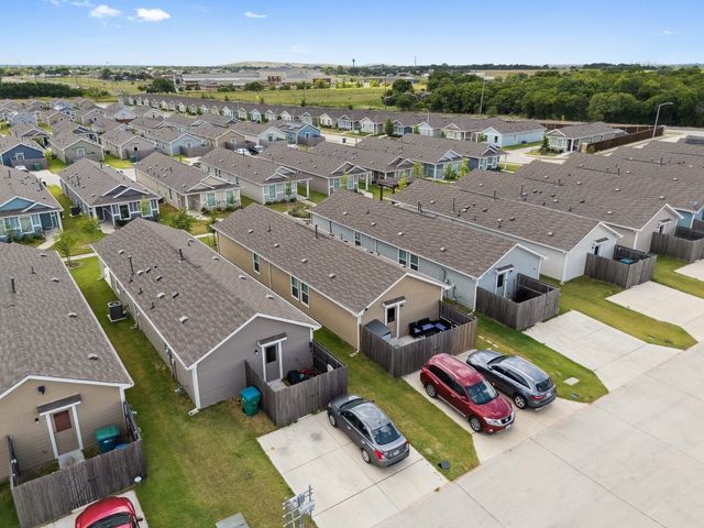 465 Corsair Way, Ferris, TX 75125
