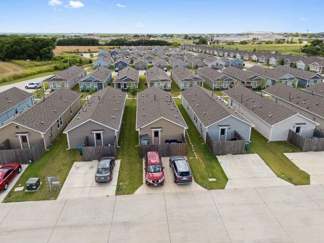 465 Corsair Way, Ferris, TX 75125