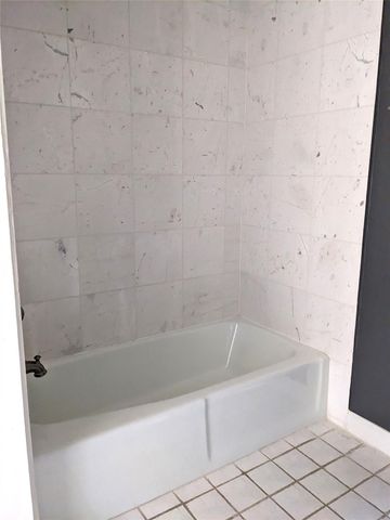 5001 Woodway Drive 1406, Houston, TX 77056