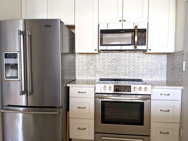 5001 Woodway Drive 1406, Houston, TX 77056