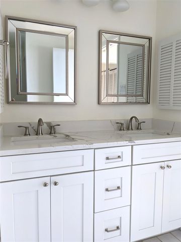 5001 Woodway Drive 1406, Houston, TX 77056