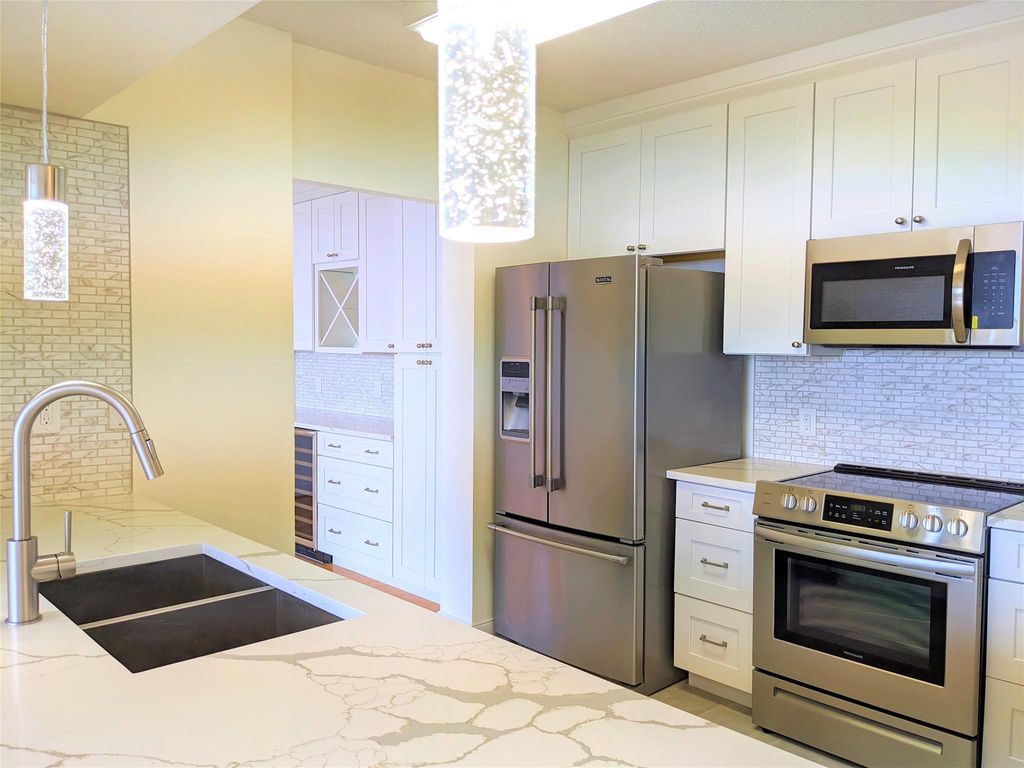 5001 Woodway Drive 1406, Houston, TX 77056