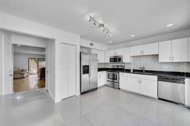 225 SE 11th Ave 225, Pompano Beach, FL 33060