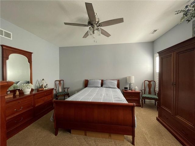 933 Redbuck Circle, Lee's Summit, MO 64081