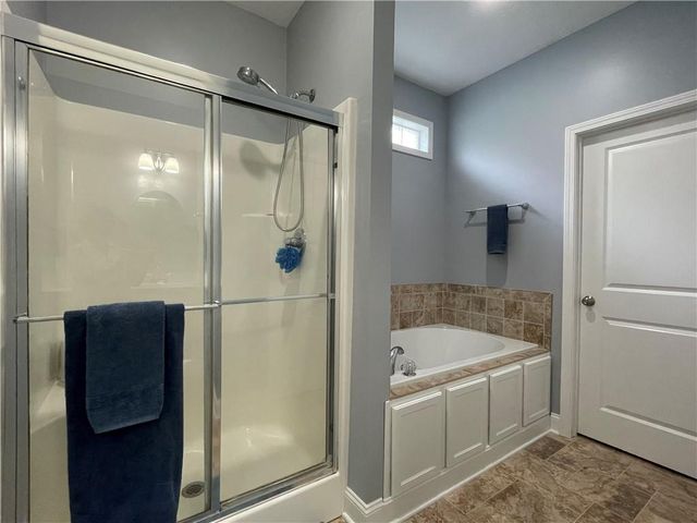 933 Redbuck Circle, Lee's Summit, MO 64081