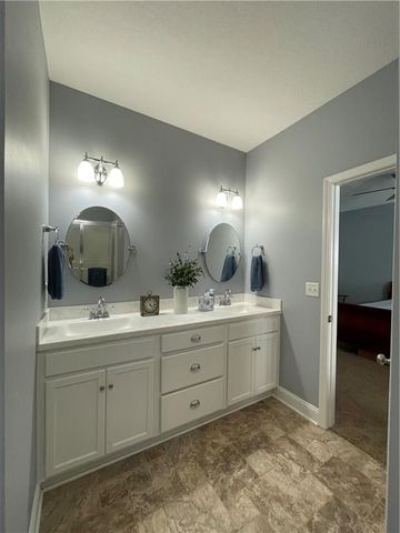 933 Redbuck Circle, Lee's Summit, MO 64081