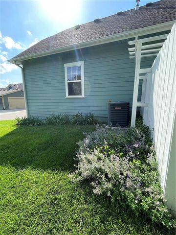 933 Redbuck Circle, Lee's Summit, MO 64081