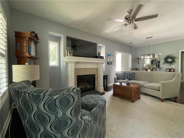 933 Redbuck Circle, Lee's Summit, MO 64081