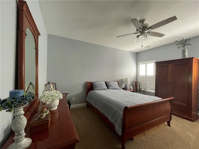 933 Redbuck Circle, Lee's Summit, MO 64081