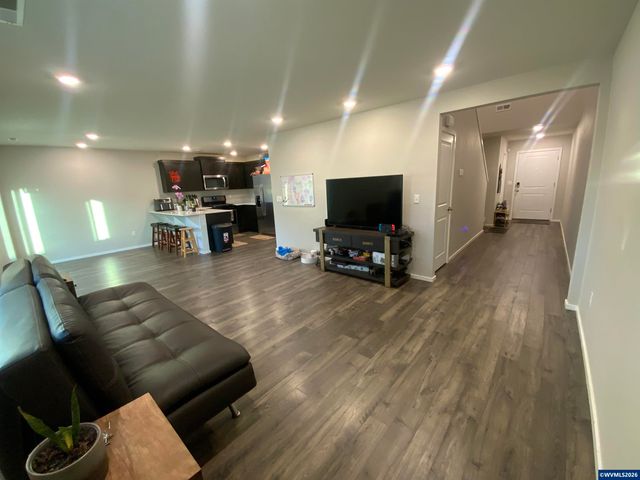 4777 Navigation Av NE, Salem, OR 97305