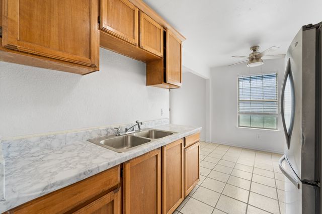 700 Poindexter Avenue, Cleburne, TX 76033