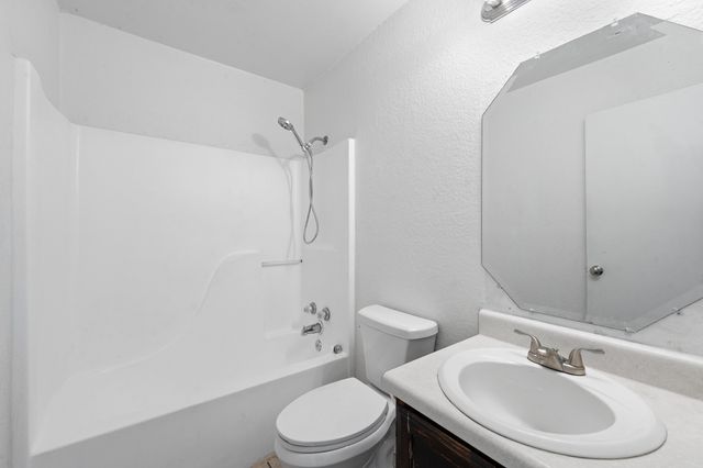 700 Poindexter Avenue, Cleburne, TX 76033