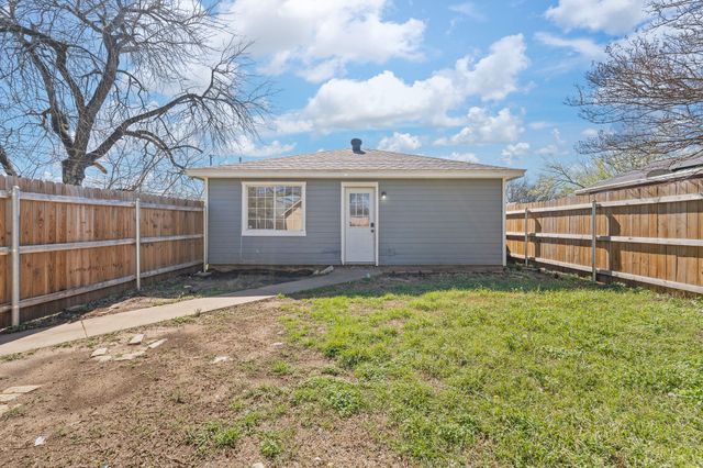 700 Poindexter Avenue, Cleburne, TX 76033