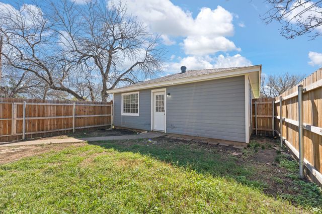 700 Poindexter Avenue, Cleburne, TX 76033