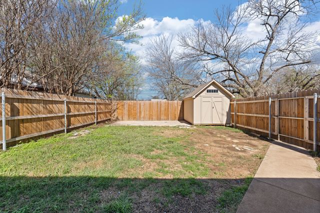 700 Poindexter Avenue, Cleburne, TX 76033