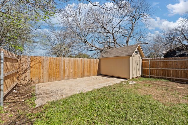 700 Poindexter Avenue, Cleburne, TX 76033
