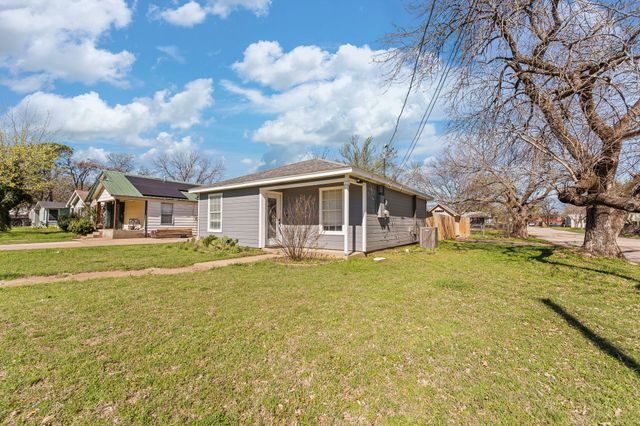 700 Poindexter Avenue, Cleburne, TX 76033